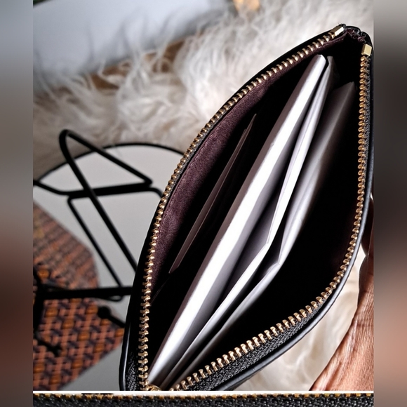 Coach Pebbled leather NWT wristlet - Picture 5 of 5